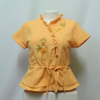 เสื้อผ้าฝ้ายปักดอกสีเหลือง