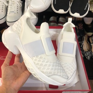 รองเท้า Roger สีขาวล้วน ไม่มีเพชร