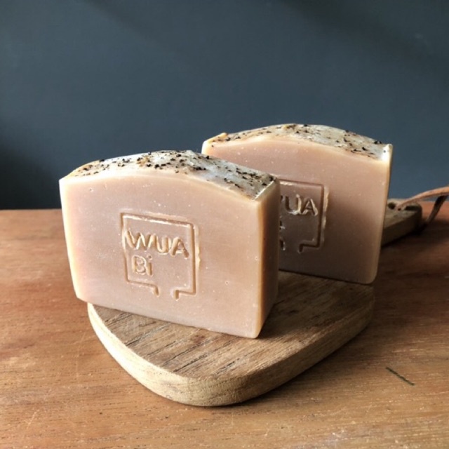สบู่นมสดสมุนไพรฝางกลิ่นแซนดัลวูด Wuabi Sappan Milk Sandalwood scent 100g