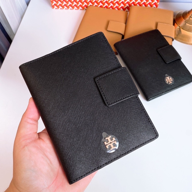 Tory Burch emerson snap passport holder | Shopee Thailand