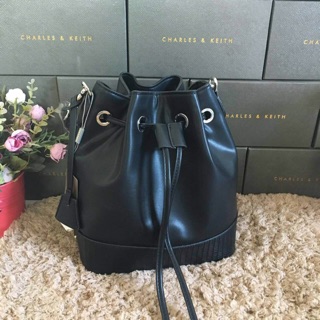 กระเป๋า Charles Hand bag