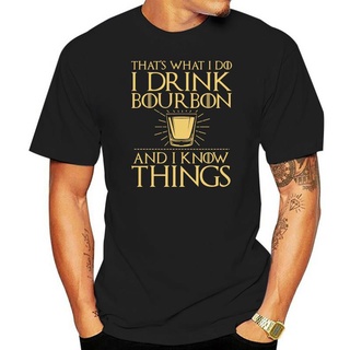 เสื้อยืดผ้าฝ้าย ใหม่ เสื้อยืดลําลอง แขนสั้น พิมพ์ลาย Bourbon Lover Gifts I Drink Bourbon And I Know Things สําหรับผู้ชาย