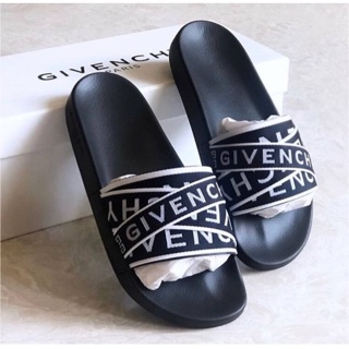 รองเท้าแตะ จีวองเช่ Sandals