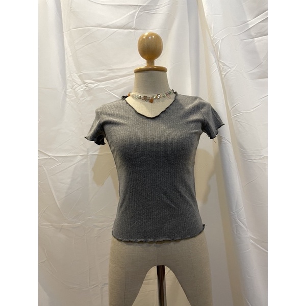 [NEW] MILINNA เสื้อยืดคอวี ไหมพรมสีเทา