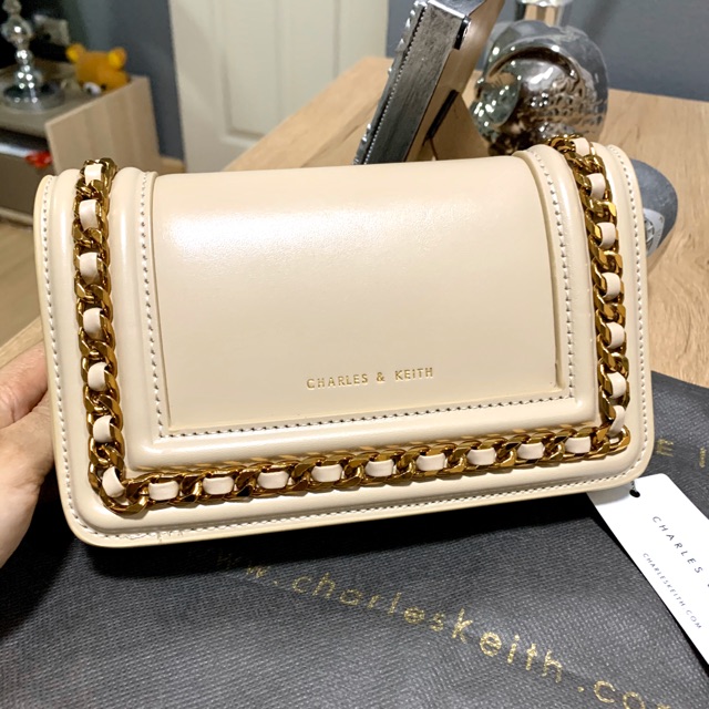 Ck หน้าโซ่ สีครีมสวยมาก Charles&keith งานแท้