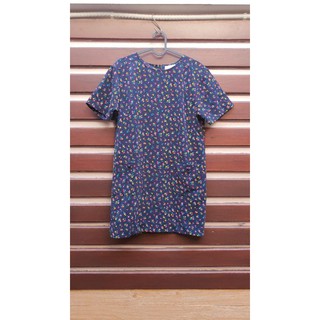 (USED) vintage เสื้อตัวยาว แขนสั้น ผ้ายืดไม่ยืดลายดอกไม้ เล็ก สีน้ำเงิน สุภาพ