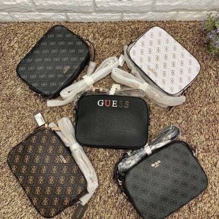 GUESS KAMRYN TOP ZIP CROSSBODY BAG