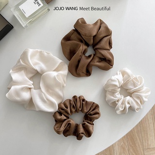 Simple and stylish scrunchies for 2022