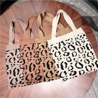 กระเป๋าไหมพรม Tiger Woven tote bag