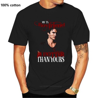 เสื้อยืด พิมพ์ลาย My TV Boyfriend Is Hotter Than Yours-Damon Salvatore สําหรับผู้ชาย