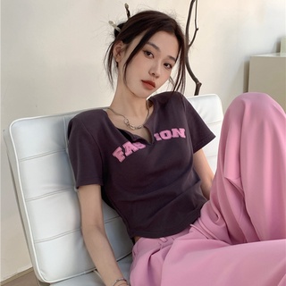 เสื้อยืดครอป คอวี พิมพ์ลายตัวอักษรภาษาอังกฤษ สไตล์เกาหลี สําหรับผู้หญิง