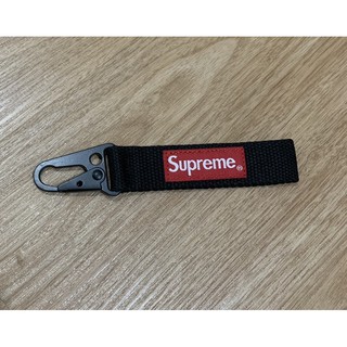 พร้อมส่ง พวงกุญแจผ้า Supreme สีดำ