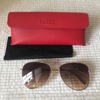 แว่นกันแดด GUESS รุ่น GF5012 แท้