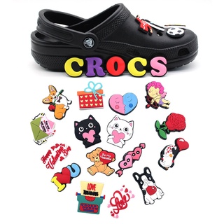 ใหม่ จี้รูปรองเท้า Crocs Jibbitz น่ารัก คลาสสิก PVC อุปกรณ์เสริม สําหรับตกแต่งรองเท้า วันวาเลนไทน์ DIY