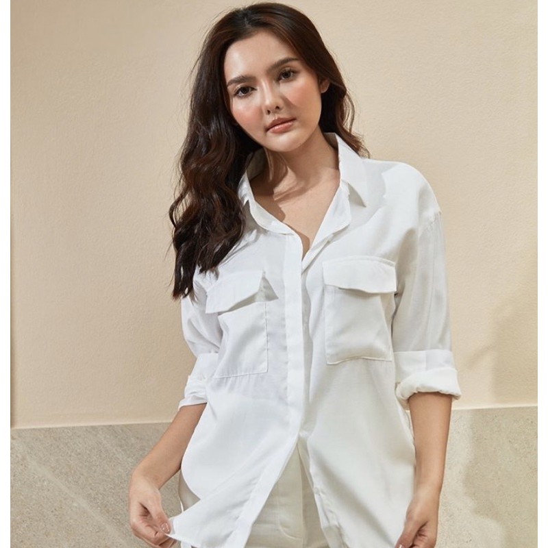 📣📣passara📣📣 ส่งต่อ จากแบรนด์ passara รุ่น Chicago Shirt รหัส pp012 เสื้อเชิ้ต สีขาว เนื้อผ้าดีใส่สบา