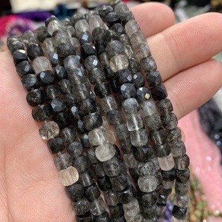 แก้วขนเหล็ก Black Rutilated Quartz (ไหมดำ) ทรงลูกบาศก์ เจียผิว ขนาดประมาณ 5*5 มิล เส้นยาว