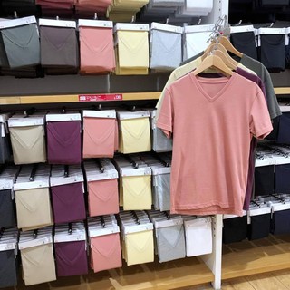 เสื้อยืด UNIQLO คอวี Dry แขนสั้น (Unisex) ของใหม่จาก Shop มีหลากหลายสีสัน เพิ่มเติม