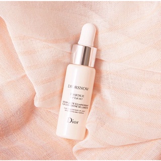 เซรั่ม Dior Diorsnow Essence Of Light Pure Concentrate Of Light Brightening Milk Serum 7ml.