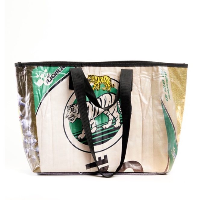 คิดจากถุง - กระเป๋า Shopping Bag จากแบนเนอร์ รุ่น ฮึดสู้อย่างเสือ ลวดลายเอกลักษณ์เฉพาะใบ