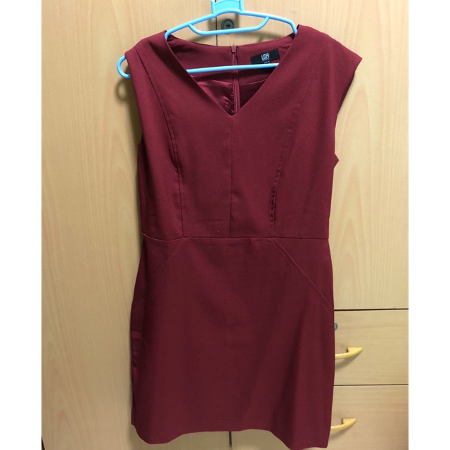 เดรสสั้นสีแดงเลือดหมู LCH มือสอง คอรูปตัว V