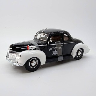 รถโมเดล รถตำรวจ Maisto 31366 1939 Ford Deluxe สีดำขาวหน้ารถท้ายรถและประตูเปิดได้ 1:18