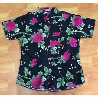 เสื้อลายดอกสำหรับผู้หญิง