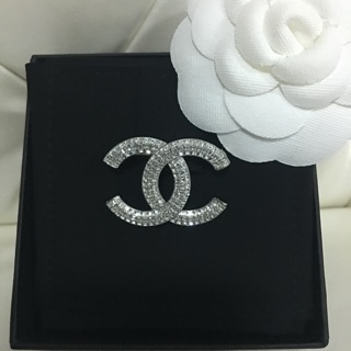 Used เข็มกลัด chanel