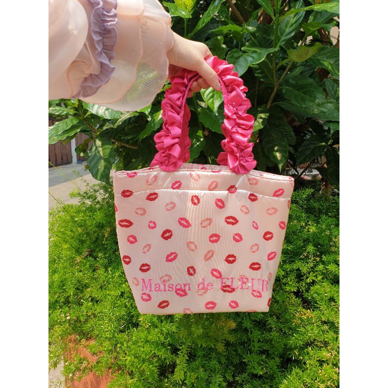 SALE Maison De FLEUR  XOXO Collection Frill Handle Tote Bag [Limited Edition] กระเป๋าน่ารัก ลูกคุณหน