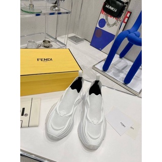 รองเท้าผู้ชายแบบสวม FENDI FLOW MESH RUNNING SNEAKER  ____________