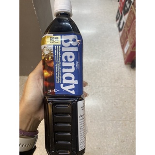 กาแฟ ปรุงสำเร็จพร้อมดื่ม สูตรลดปริมาณน้ำตาลลง 75% ตรา เอจีเอฟ 900 Ml. Blendy Bottle Less Sugar Coffee ( AGF Brand )