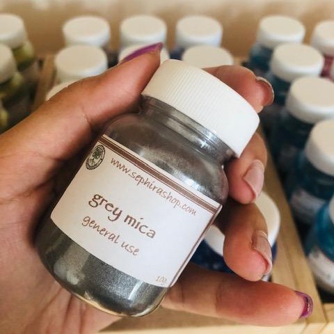 สีไมก้า สีเทา Grey Mica Cosmetic เกรดเครื่องสำอาง สำหรับผสมทำสบู่ ทำลิป ทำเรซิ่น ทำเทียน ทำสีน้ำ