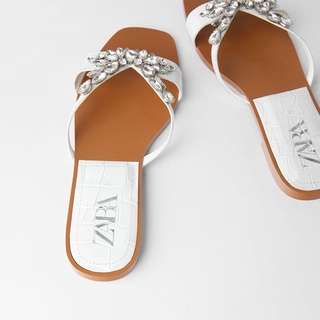 Zara รองเท้าแตะลําลอง ส้นแบน ประดับเพชรอะคริลิค แฟชั่นใหม่ เหมาะกับใส่กลางแจ้ง