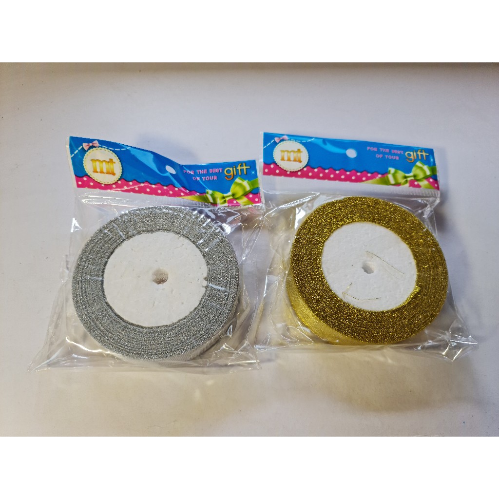 ริบบิ้นผ้า สี เงิน/ทอง กว้าง 2 / 2.5 cm. ยาว 25 หลา ยี่ห้อ MT Favourgift 1 ม้วน