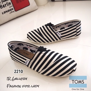 รองเท้าผ้าใบTOMS