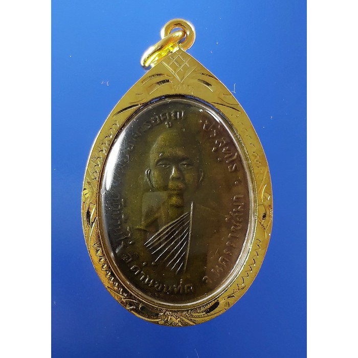 เหรียญทองแดง หลวงพ่อคูณ รุ่นแรก ออกวัดแจ้งนอก จ.นครราชสีมา ปี 2512 เลี่ยมทองไมครอนอย่างดี