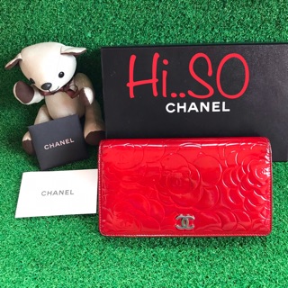 💕กระเป๋าสตางค์ “CHANEL”หนังแก้วสีแดง ลายดอกคามิเลีย สภาพใช้งานค่ะ