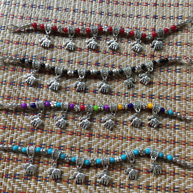 SALES สร้อยข้อมือจี้ห้อยช้าง คละสี