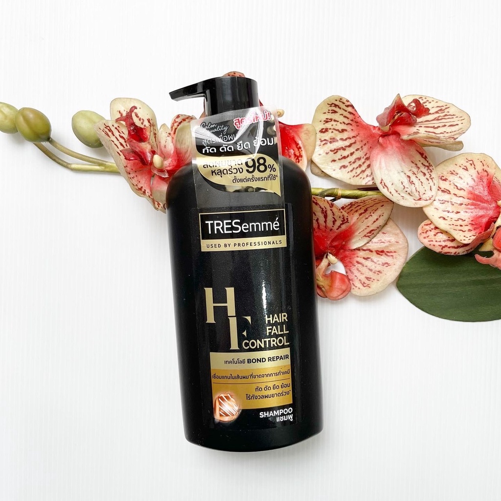 450 ml. ผลิต 02/24 Tresemme HF Hair Fall Control Shampoo เทรซาเม่ แฮร์ ฟอล คอนโทรล แชมพู สีดำ