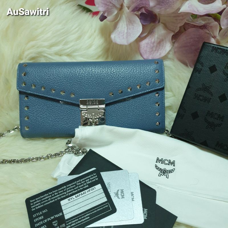 New กระเป๋า MCM wallet on chain รุ่นหมุด สีฟ้า