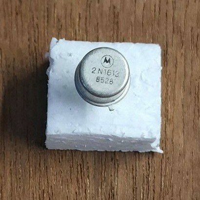 ทรานซิสเตอร์2N1613ใช้ขยายเสียงสวิซชิ่งความเร็วสูง2ตัว50บาท