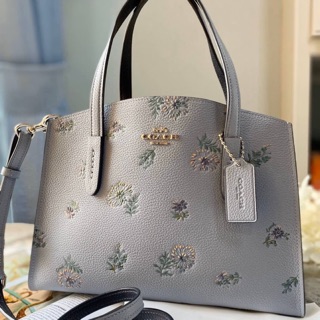 ⭐️Shop มาพร้อมถุงผ้าค่ะ Charlie Carryall 28 With Meadow Prairie Print ⭐️11" (L) x 7 1/4" (H) x 4 1/2" (W)