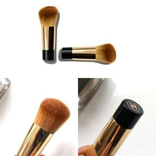 โล้ะ Chanel Sublimage Le Teint Ultimate Radiance Generating Cream Foundation brush มูลค่า 3500บาท