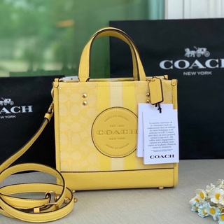 (ผ่อน0%) กระเป๋าสะพายข้าง Coach Dempsey Tote 22 In Signature Jacquard With Stripe And Coach Patch ลายซี สีเหลือง