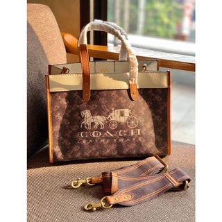 กระเป๋าทรงTote ใบใหญ่ COACH FIELD TOTE WITH HORSE AND CARRIAGE PRINTAND CARRIAGE BADGE