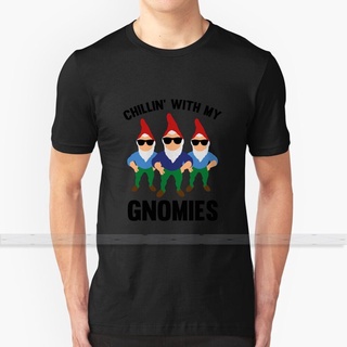 เสื้อยืดผ้าฝ้ายพรีเมี่ยม เสื้อยืดผ้าฝ้าย พิมพ์ลาย Chillin With My Gnomies แบบตลก เลือกลายได้ ขนาดใหญ่ ไซซ์ 6XL สําหรับผ