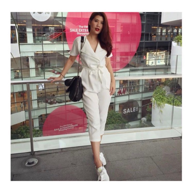 จั้มสูท White shawl collar jumpsuit