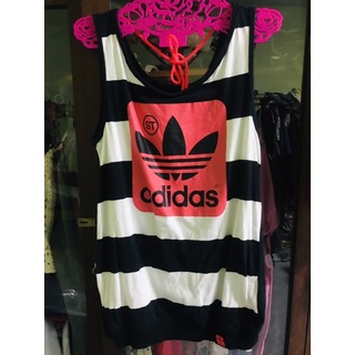 เสื้อกร้าม adidas  แท้ 100%มือ 2 สภาพสวย90% ฟรีเสื้อสายเดี่ยว