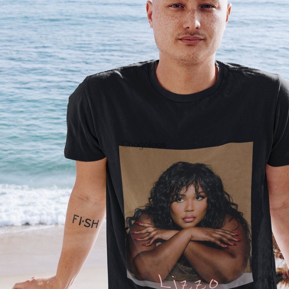 Lizzo โปสเตอร์เสื้อ Lizzo T เสื้อ Lizzo เสื้อ Unisex Lizzo เสื้อกันหนาว Lizzo Merch Lizzo เสื้อผ้า