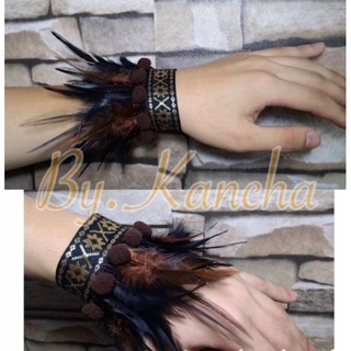 กำไลข้อมือแต่งขนสไตล์โบฮีเมียนโทนน้ำตาลดำ