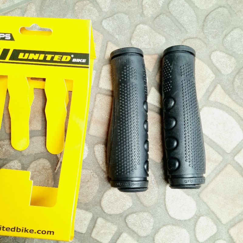 UNITED 02D6 ปลอกแฮนด์ MTB สีดํา